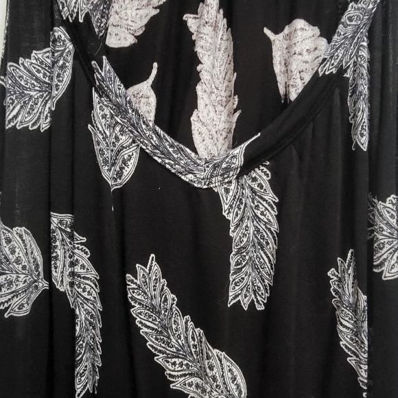 H&M sleeveless feather print dress - Picture 2 of 2